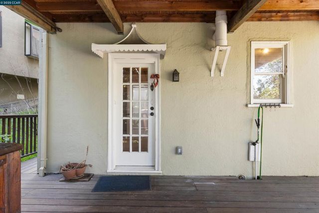 3747 Park Boulevard Way, Oakland, CA 94610