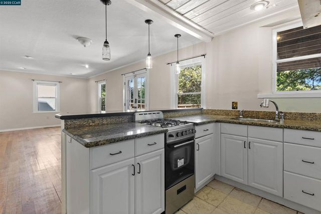 3747 Park Boulevard Way, Oakland, CA 94610