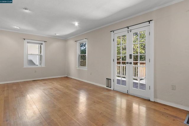 3747 Park Boulevard Way, Oakland, CA 94610
