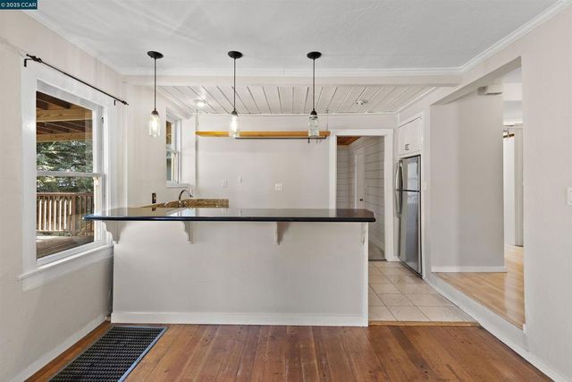 3747 Park Boulevard Way, Oakland, CA 94610