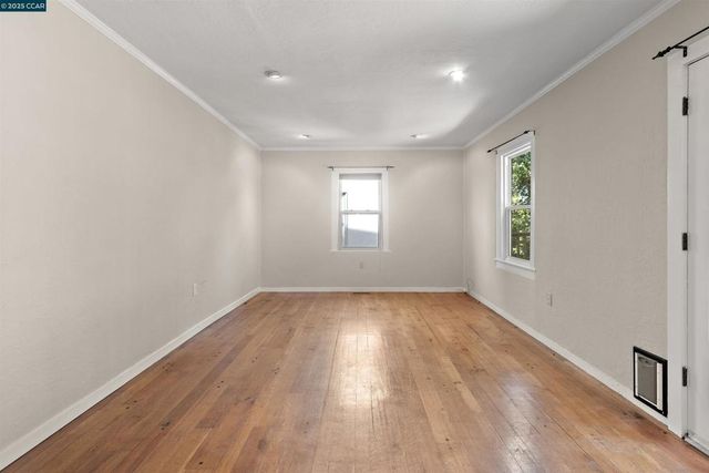 3747 Park Boulevard Way, Oakland, CA 94610