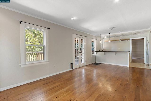 3747 Park Boulevard Way, Oakland, CA 94610