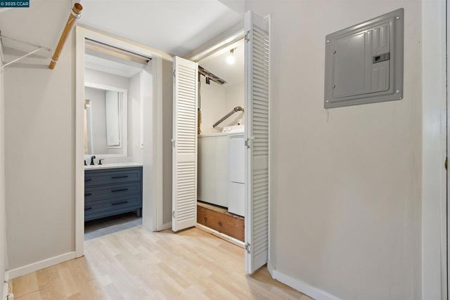 3747 Park Boulevard Way, Oakland, CA 94610