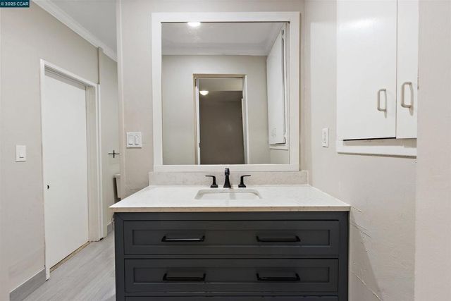 3747 Park Boulevard Way, Oakland, CA 94610