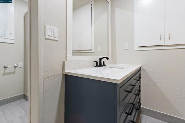3747 Park Boulevard Way, Oakland, CA 94610