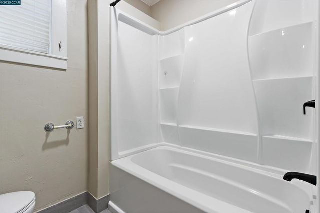 3747 Park Boulevard Way, Oakland, CA 94610