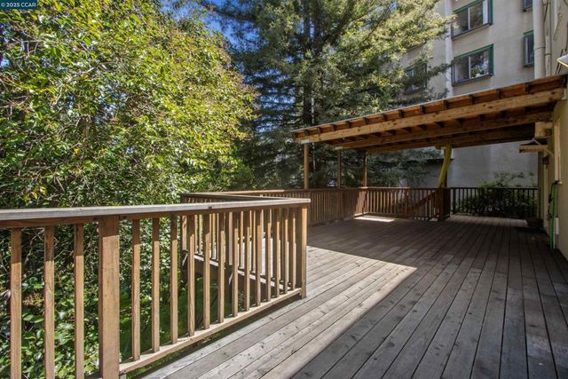 3747 Park Boulevard Way, Oakland, CA 94610