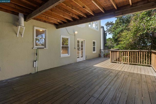 3747 Park Boulevard Way, Oakland, CA 94610