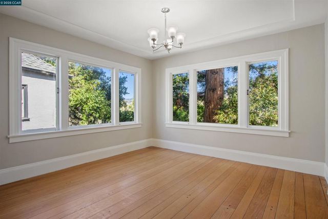 3747 Park Boulevard Way, Oakland, CA 94610