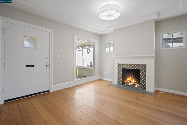 3747 Park Boulevard Way, Oakland, CA 94610
