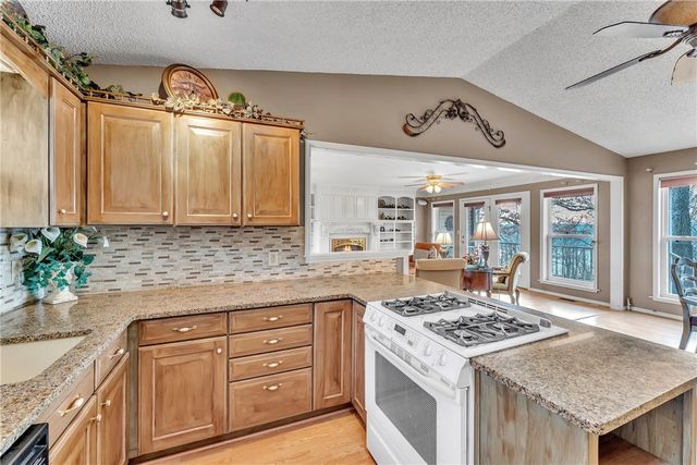 29 County Road 1522, Eureka Springs, AR 72632