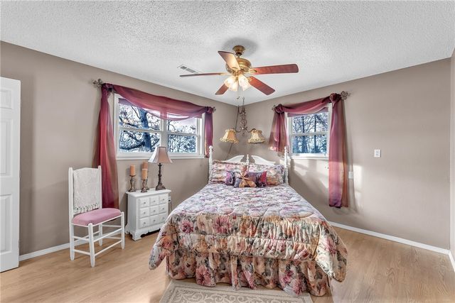 29 County Road 1522, Eureka Springs, AR 72632