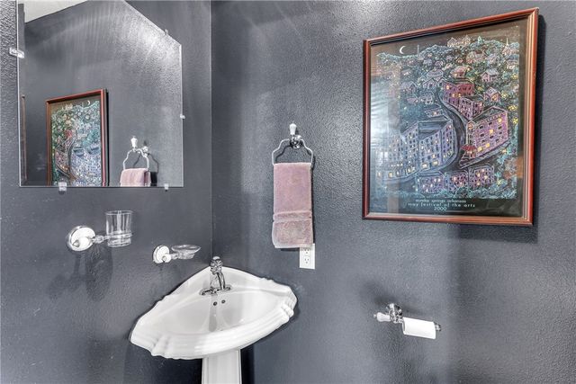 29 County Road 1522, Eureka Springs, AR 72632