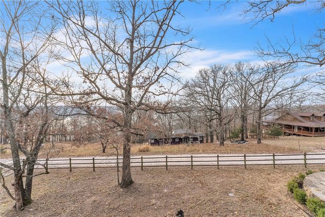 29 County Road 1522, Eureka Springs, AR 72632