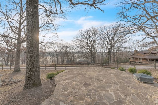 29 County Road 1522, Eureka Springs, AR 72632