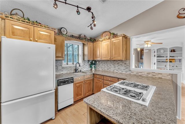 29 County Road 1522, Eureka Springs, AR 72632