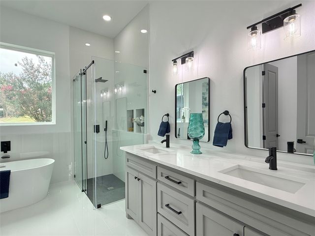 210 Silverleaf Drive, Fort Worth, TX 76112