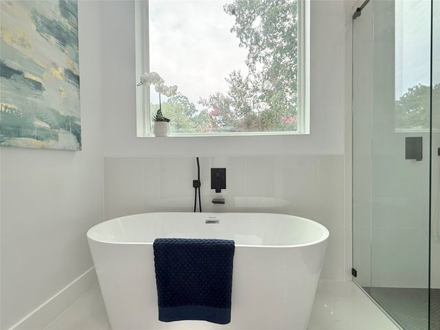 210 Silverleaf Drive, Fort Worth, TX 76112