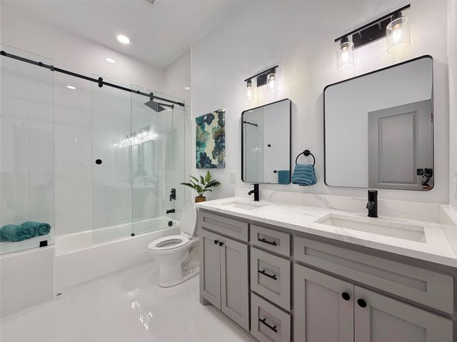 210 Silverleaf Drive, Fort Worth, TX 76112