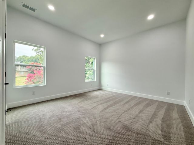 210 Silverleaf Drive, Fort Worth, TX 76112