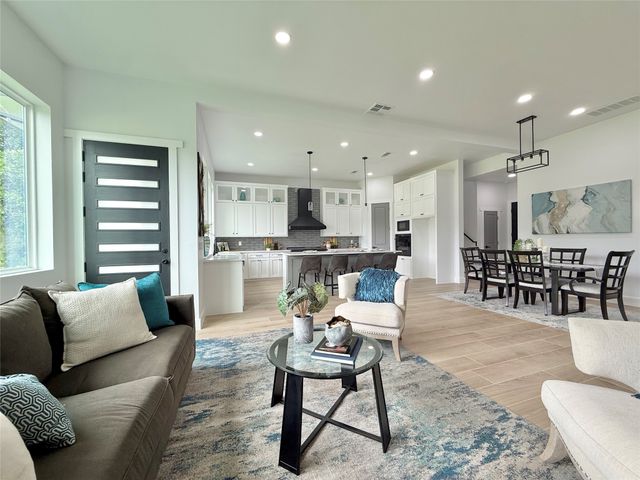 210 Silverleaf Drive, Fort Worth, TX 76112