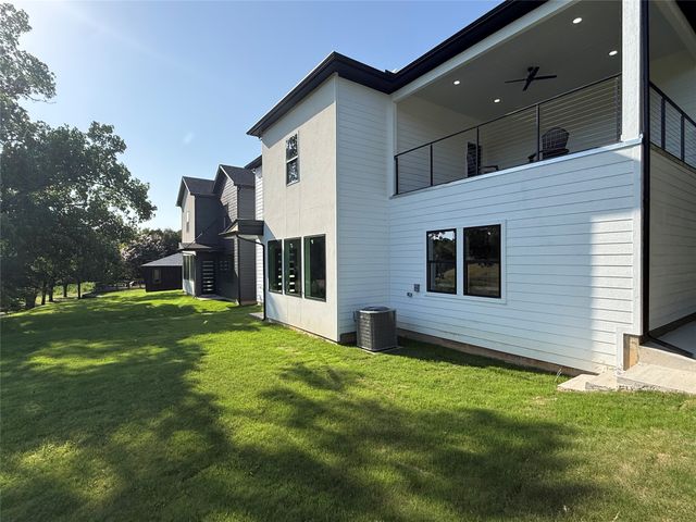 210 Silverleaf Drive, Fort Worth, TX 76112