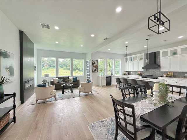 210 Silverleaf Drive, Fort Worth, TX 76112