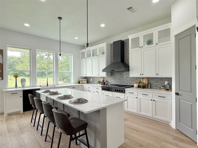 210 Silverleaf Drive, Fort Worth, TX 76112