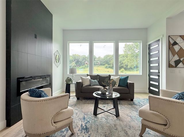 210 Silverleaf Drive, Fort Worth, TX 76112