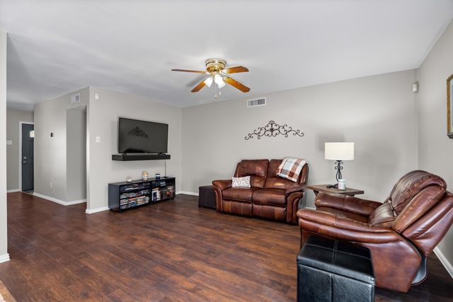 1019 Woodmere Drive, Lewisville, TX 75067