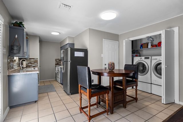 1019 Woodmere Drive, Lewisville, TX 75067