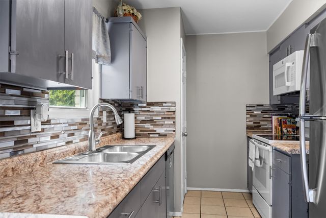 1019 Woodmere Drive, Lewisville, TX 75067