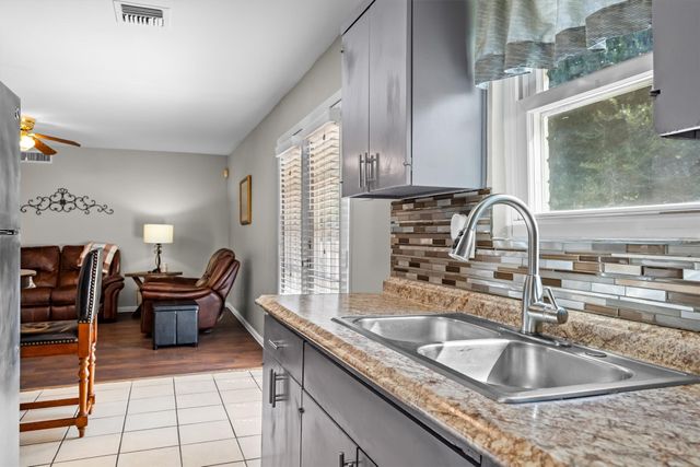 1019 Woodmere Drive, Lewisville, TX 75067