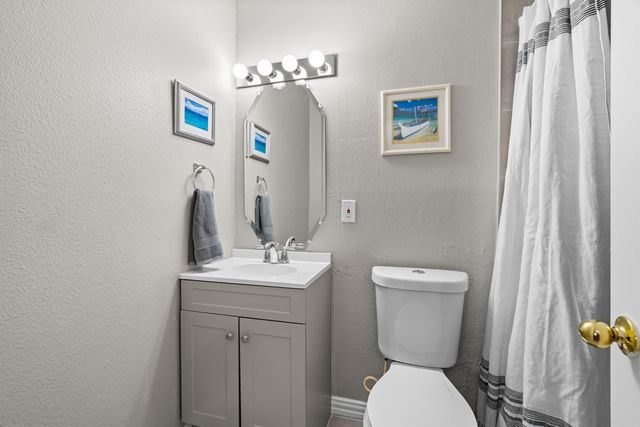 1019 Woodmere Drive, Lewisville, TX 75067