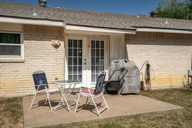 1019 Woodmere Drive, Lewisville, TX 75067