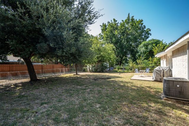 1019 Woodmere Drive, Lewisville, TX 75067