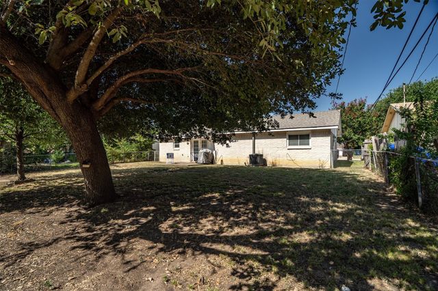 1019 Woodmere Drive, Lewisville, TX 75067