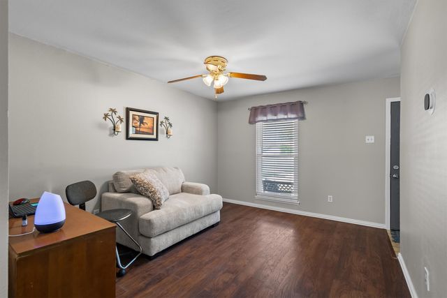 1019 Woodmere Drive, Lewisville, TX 75067