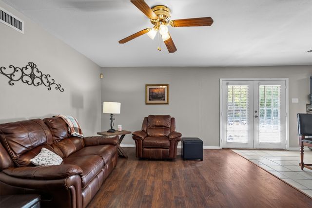 1019 Woodmere Drive, Lewisville, TX 75067