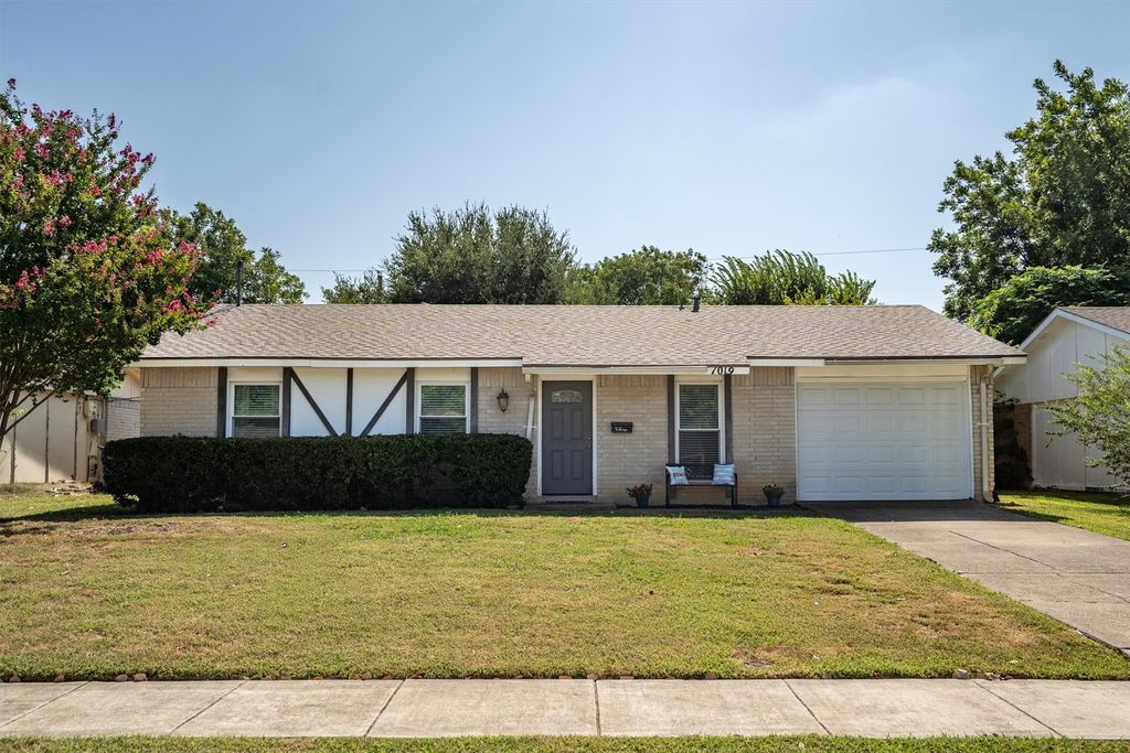 1019 Woodmere Drive, Lewisville, TX 75067