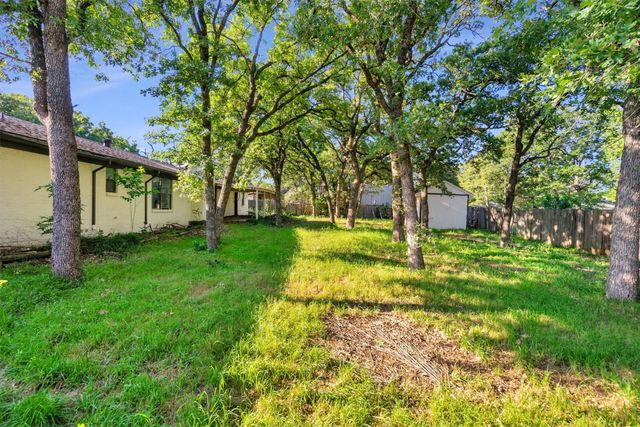 209 Mistletoe Lane, Keene, TX 76059