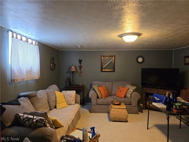 27 Campbell Drive, Parkersburg, WV 26104