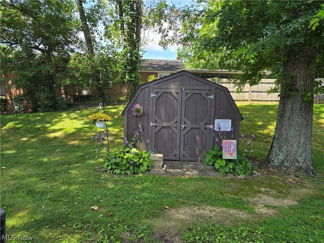 27 Campbell Drive, Parkersburg, WV 26104