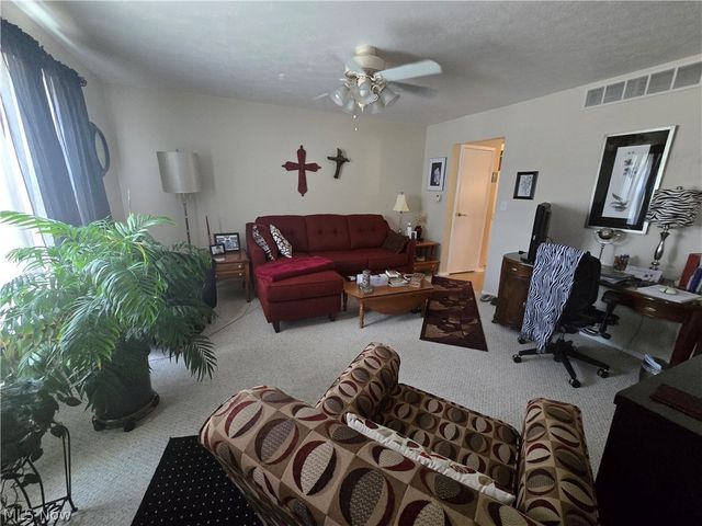 27 Campbell Drive, Parkersburg, WV 26104