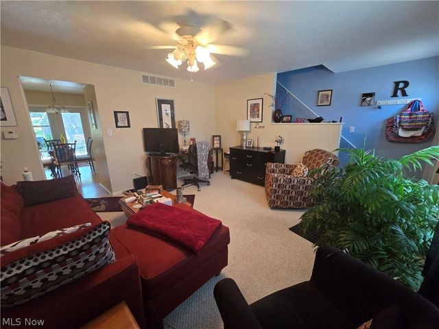 27 Campbell Drive, Parkersburg, WV 26104
