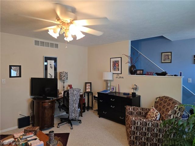 27 Campbell Drive, Parkersburg, WV 26104