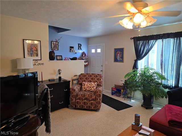 27 Campbell Drive, Parkersburg, WV 26104