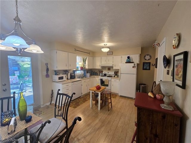 27 Campbell Drive, Parkersburg, WV 26104