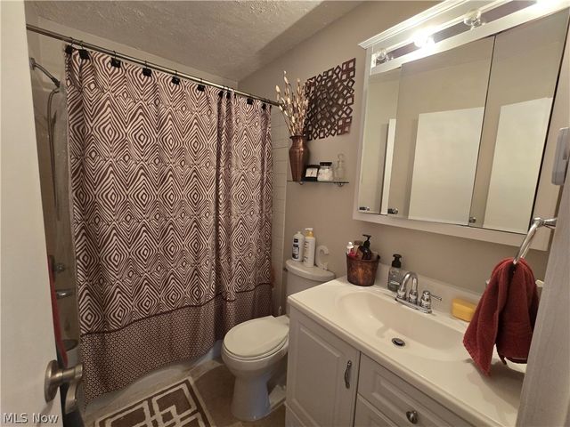 27 Campbell Drive, Parkersburg, WV 26104