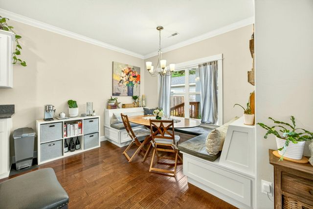 915 Hangman Way, Jacksonville, OR 97530